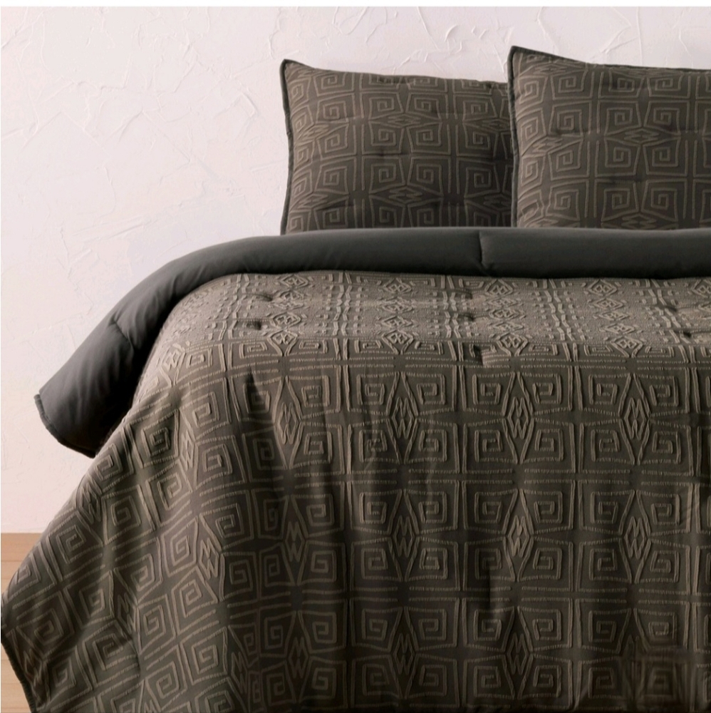 Opalhouse designed wJungalow Twin/Twin Extra Long Geo Quilt and Sham Set Dark G